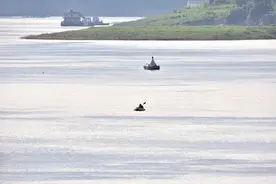 一叶孤舟顺江下：90后武汉小伙的长江漂流之旅图片