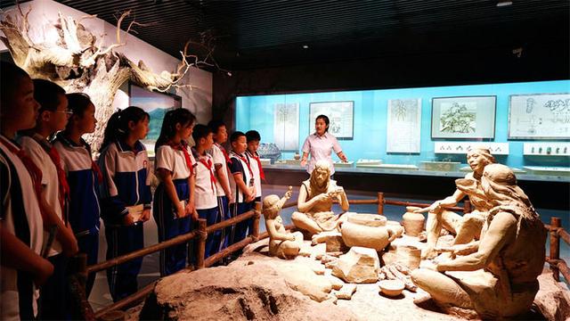 金山岭：地尽中原山，天挂秦时月