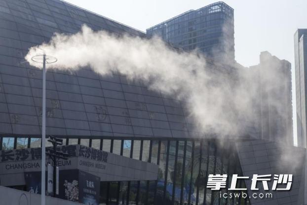 暑期热叠加文旅热 长沙各景区多举措给游客送清凉