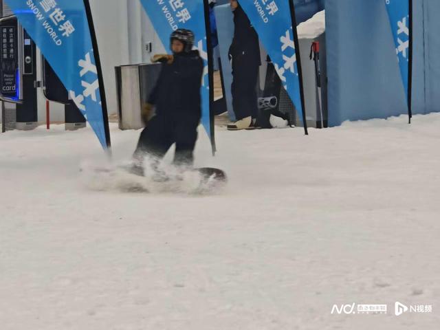实探深圳前海冰雪世界开业：滑雪体验受专业认可，配套待完善