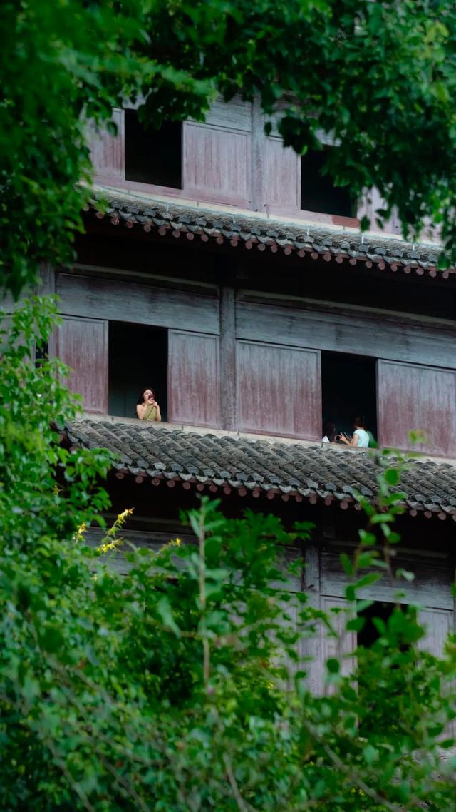 杭州一景区突然刷屏，不少人做出这动作！最新提醒