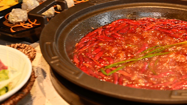 看大熊猫+逛城厢村糖会，这条「萌甜双buff路线」，快收藏！