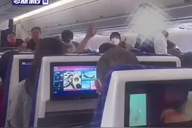 乘客往飞机发动机扔硬币，导致航班延误4小时，南航回应：已交给公安机关图片