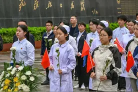 缅怀革命英烈，传承红色基因！重庆多地开展“铸魂•2024•清明祭英烈”活动图片