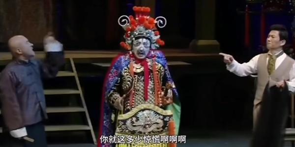 《戏台》：扎实的讽刺喜剧