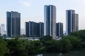 融创中国跌破1港元，抓紧出售项目回笼资金图片