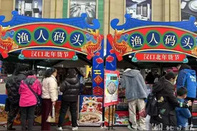 原产地直采、价格打五折，马来西亚黑虎虾爬上市民餐桌图片