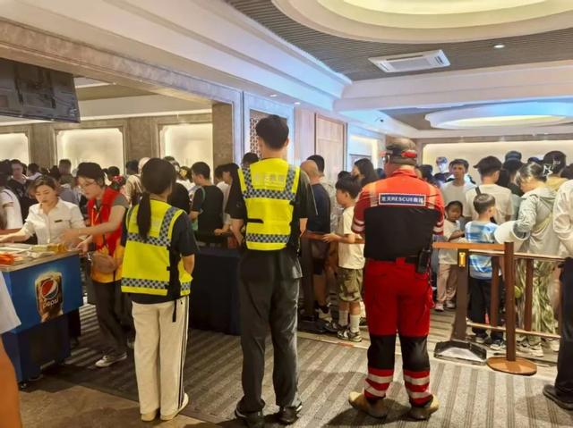 挤爆！今天，大批徐州人涌入无锡……