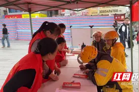 娄底178人周末热血接力 6.8万ml 爱心点燃生命之光图片