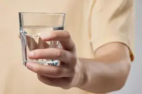 有一种特殊的口渴信号，我们需警惕！用好两个宝物，缓解口干舌燥~图片