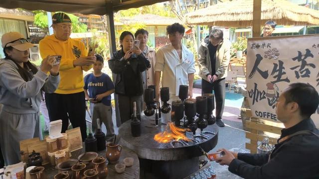 让“滇风”吹遍全网！百万粉丝大V聚春城，city walk沉浸式打卡昆明~