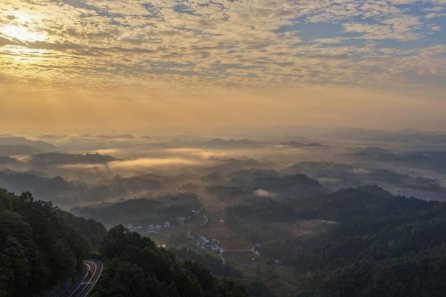 休宁：齐云山秋景如画