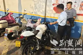 男子将摩托窃为己用 向女友炫耀带朋友兜风后落网图片