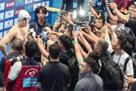 复出就是焦点！孙杨解禁首秀表现优异，赛后接受采访再次落泪图片