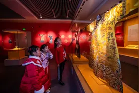 博物馆里的龙袍，背后有多少讲究？图片