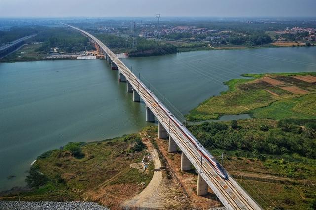 通湾达海，速写新篇！广湛高铁为区域协调发展注入新动能