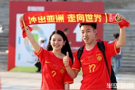 场内场外同样精彩，世预赛国足主场战平泰国！图片