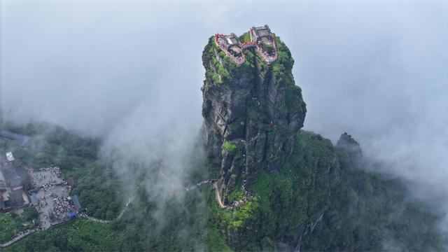 梵净山迎来暑期“清凉游”旺季