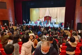 青年京剧演员刘丹丹在渝唱响京剧《王宝钏》图片