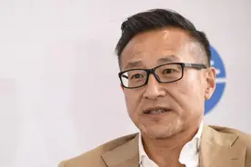 蔡崇信确认阿里与苹果合作开发iPhone中国版AI功能 或于今年4月开放更新图片