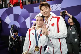 ❤有情人终成眷属！夺冠后刘雨辰在现场向黄雅琼求婚💍图片