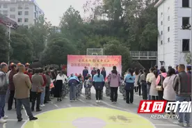 邵阳县：萌娃走进消防队 零距离体验趣味消防课图片