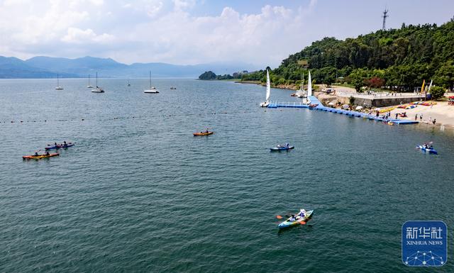 抚仙湖夏日引客来