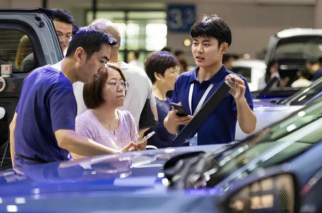 游客增加、文创品卖爆、商圈营业额涨了……这个假期，福州上大分！