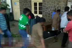 中国女游客在斯里兰卡火车上探身拍照，受伤严重，本地导游：痛心，有慢速专列专供拍照图片