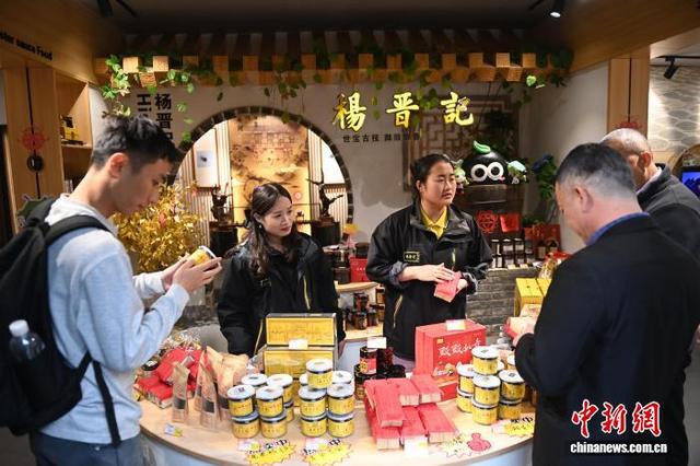 广西贺州黄姚古镇：青石板上的水墨诗篇