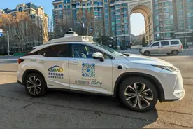 实探丨无人驾驶车上路，安全如何保障？图片