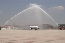 中国国航首架C919由沪抵京：记者深度体验 国产大飞机商飞步入新阶段图片