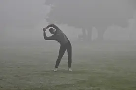 （外代一线）巴基斯坦拉合尔遭遇雾霾天气(2)图片