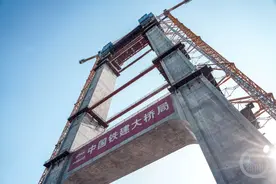 “桥都”再上新：世界最大跨径公轨两用悬索桥建设取得突破性进展图片