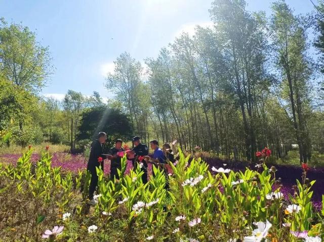 节日我在岗丨旅游警务创新“破圈” 守护游客的“诗和远方”
