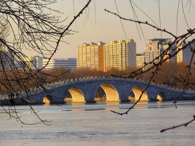 北京今天的“金光穿洞”，美得无可挑剔