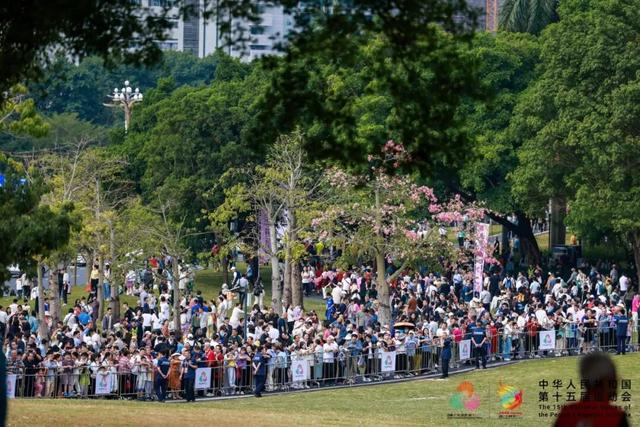 人人人！今天，这里挤满围观市民，现场令人振奋！网友：果然很深圳