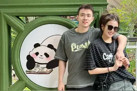 🐼巴适得很！赵继伟与妻子在成都游玩图片