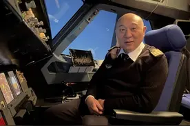 王伟：安全飞行35年的“五星机长”，近三万小时零差错飞行纪录图片