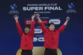 跳水世界杯总决赛 | 中国队包揽男、女双人跳板金牌图片