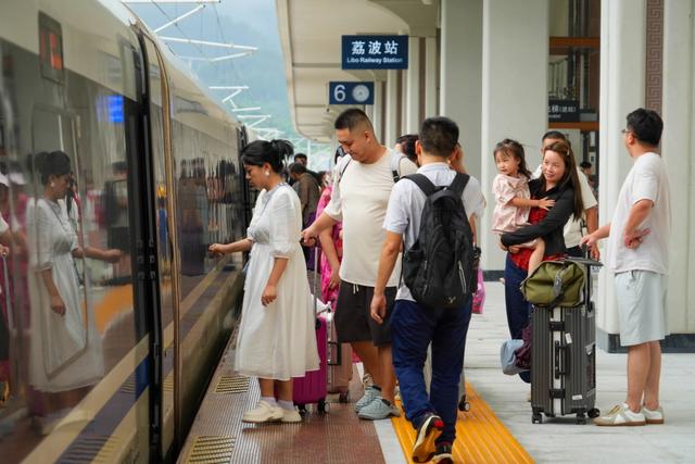 政前方观察 | 小城荔波,何以迈向世界级