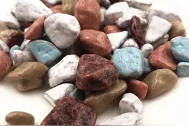 童年迷思：巧克力石头糖，如何做到每颗都不一样？图片