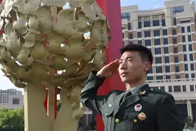 八一建军节临近，这位退役大学生士兵绽放火热青春图片
