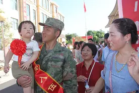 一幅充满温度的照片：分享荣光图片