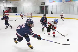 亚冬会开幕，上海中心城区唯一奥林匹克标准冰面迎客流高峰图片