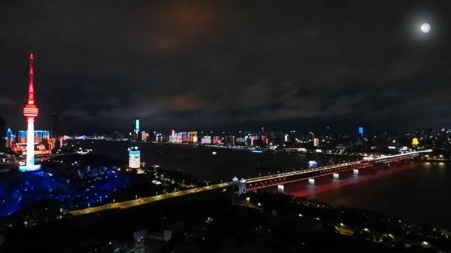 这里赏月月更圆！武汉地铁带您邂逅中秋浪漫