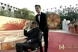 第十四届北影节开幕，胡歌游本昌温暖合体图片