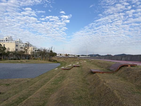 温州新晋网红地火了！ 快来“躺坪” 看海…