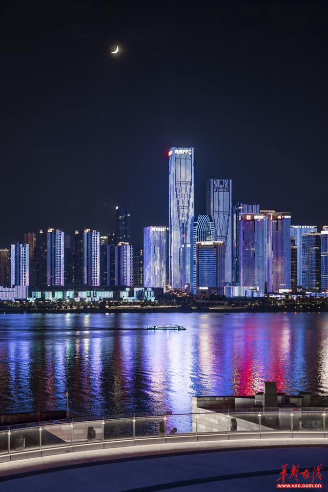 我在长沙拍夏天④|跟着璀璨灯火，打卡“不夜星城”