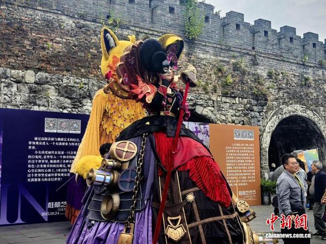 戏剧漫游桂林城  “爱丽丝”带游客赴山水奇幻之约